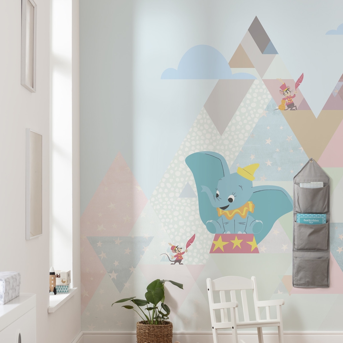 Papel pintado fotográfico Komar Disney Dumbo Elefante Volador 280 x 300 cm, tejido no tejido.