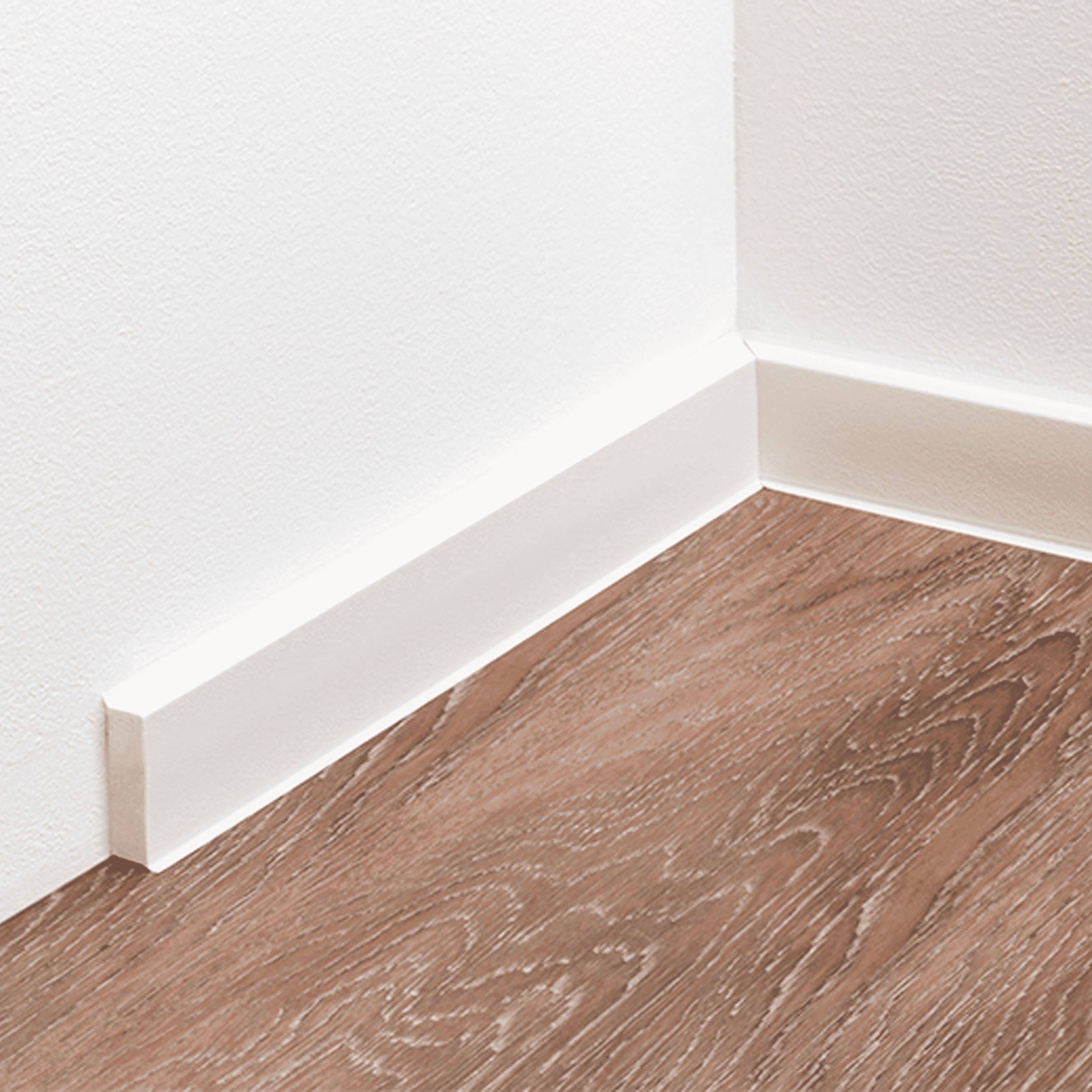 Innenwinkel Sockelleiste Savona weiß 40 x 13 mm durchgefärbte Weichlippe